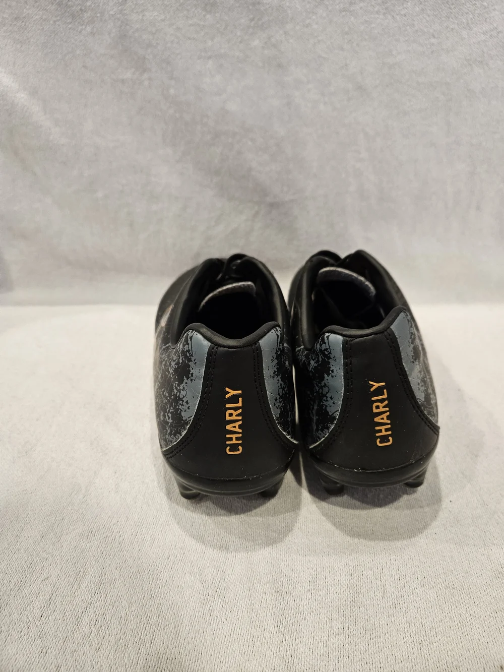 Charly durable black